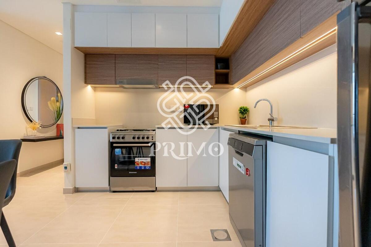 Sleek And Stylish 2-bedroom In Creek Edge Tower 2