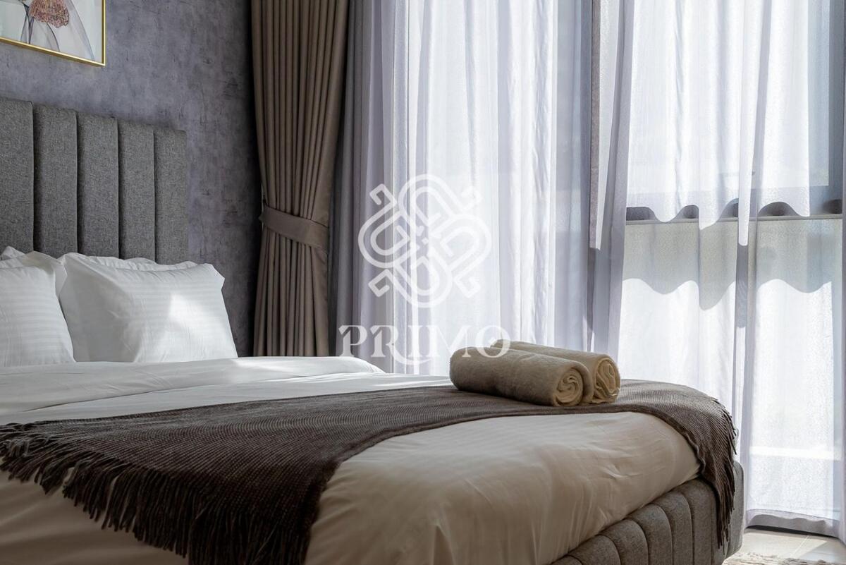 Sleek And Stylish 2-bedroom In Creek Edge Tower 2